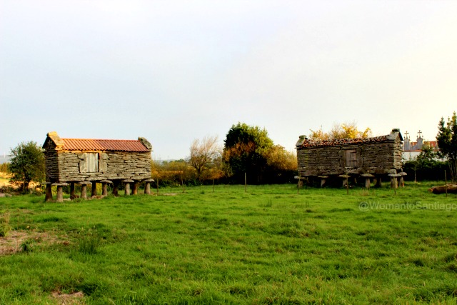 foto de horreos en olveiroa