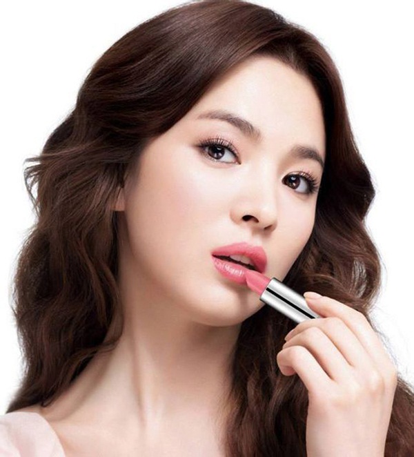 Cách đánh son che khuyết điểm cho từng loại môi