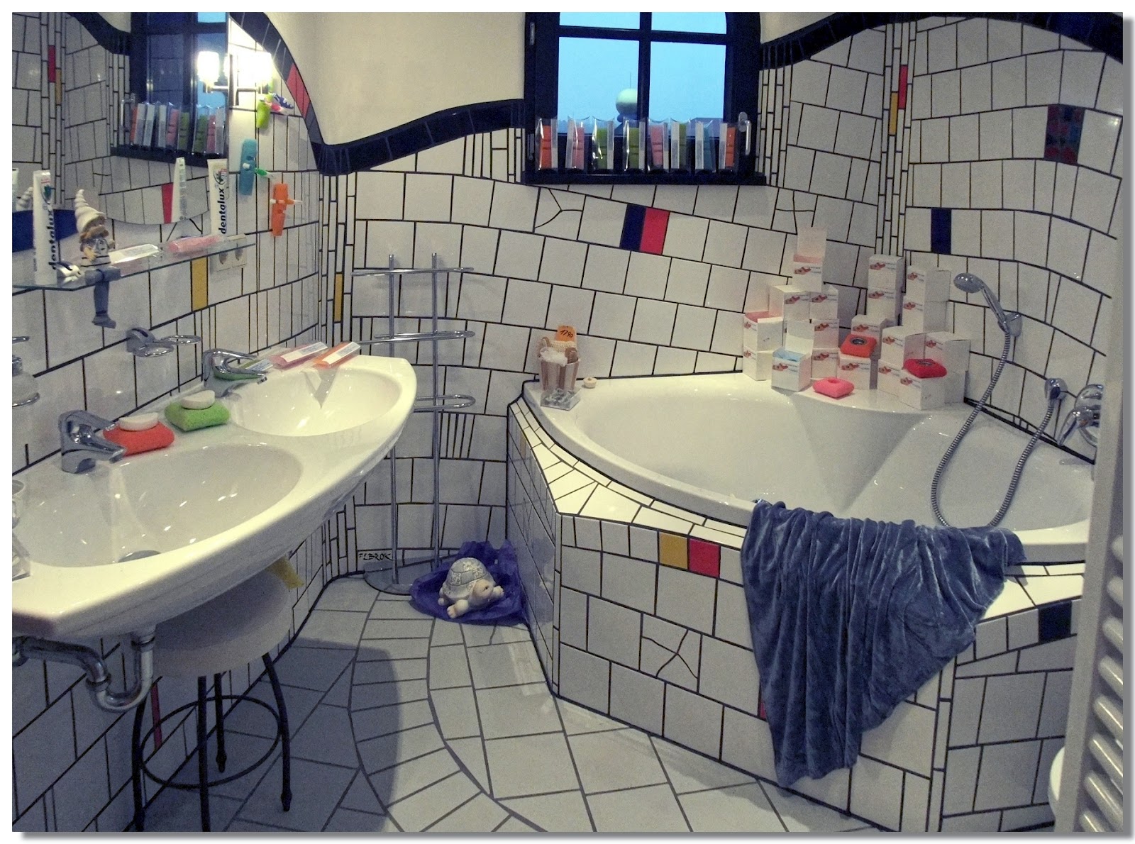 Periwinkle Paint: Hundertwasser bathrooms