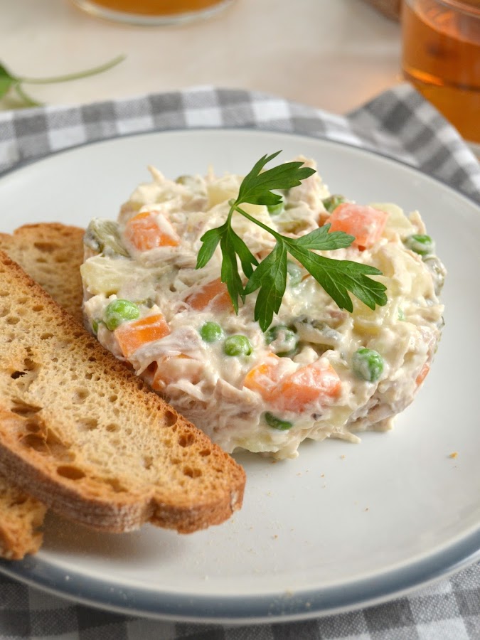 Ensaladilla de pollo ¡Fácil y deliciosa!