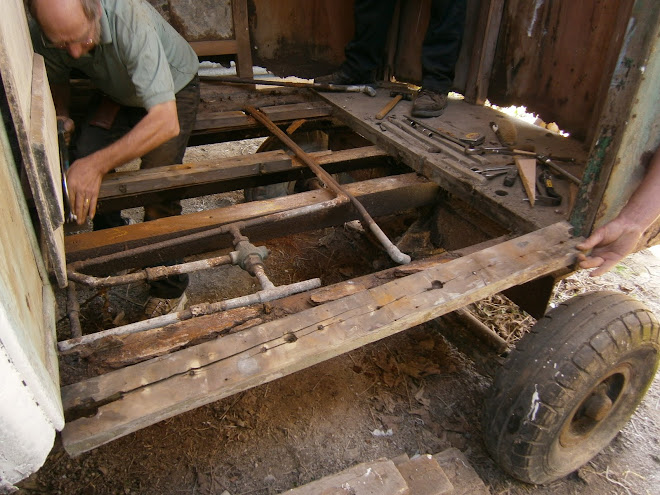 Most of the cab floor gone, the rest can only be removed when the top floor is supported.