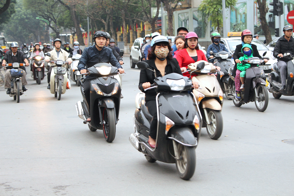 Hanoi mopeds, Vietnam - lifestyle & travel blog