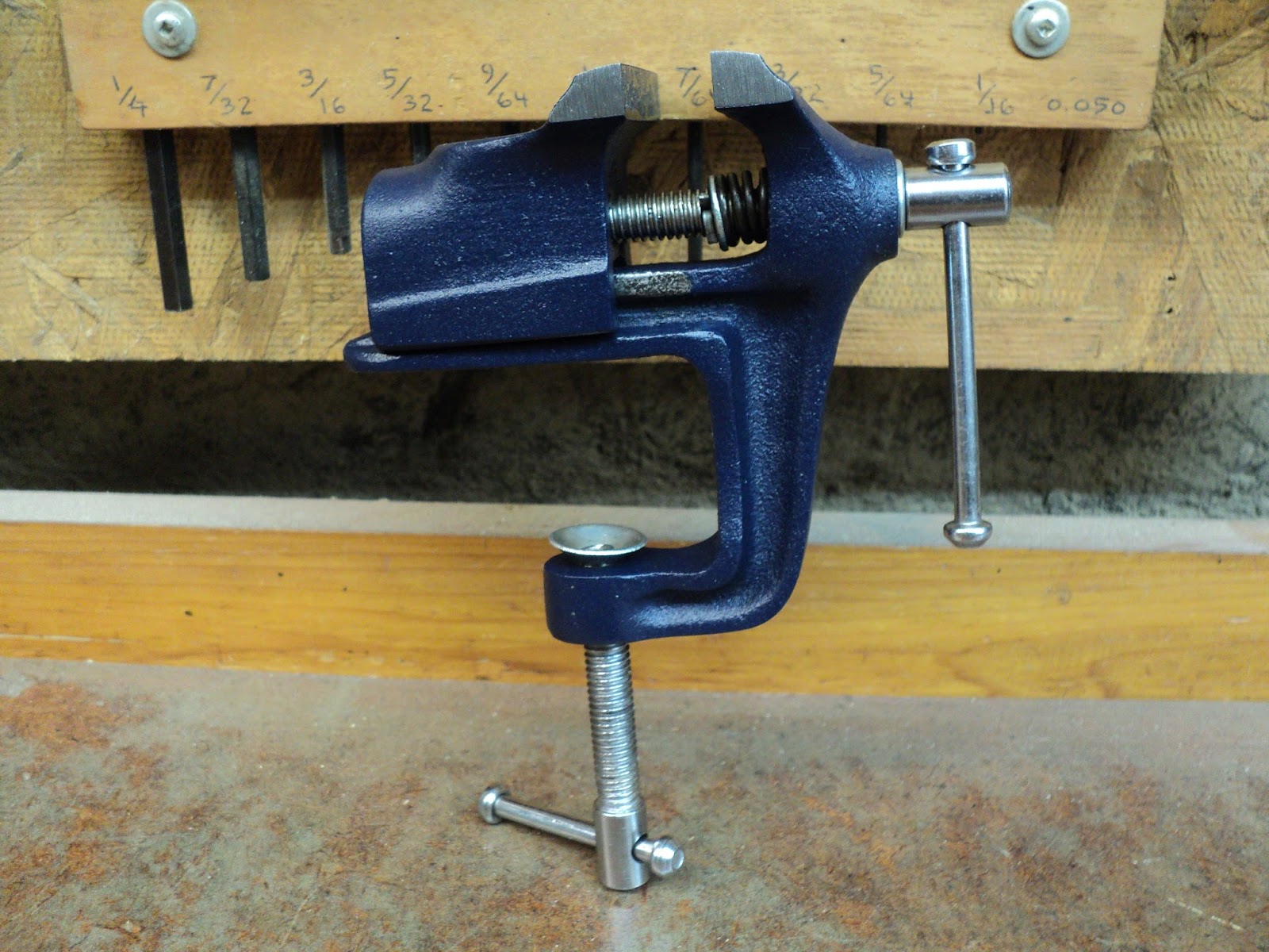 Rouge River Tool Review Groz Hobbyist Vise No. 35523/Busy