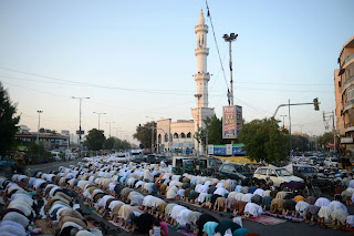 لقطات رائعة ومؤثرة من صلاة العيد حول العالم