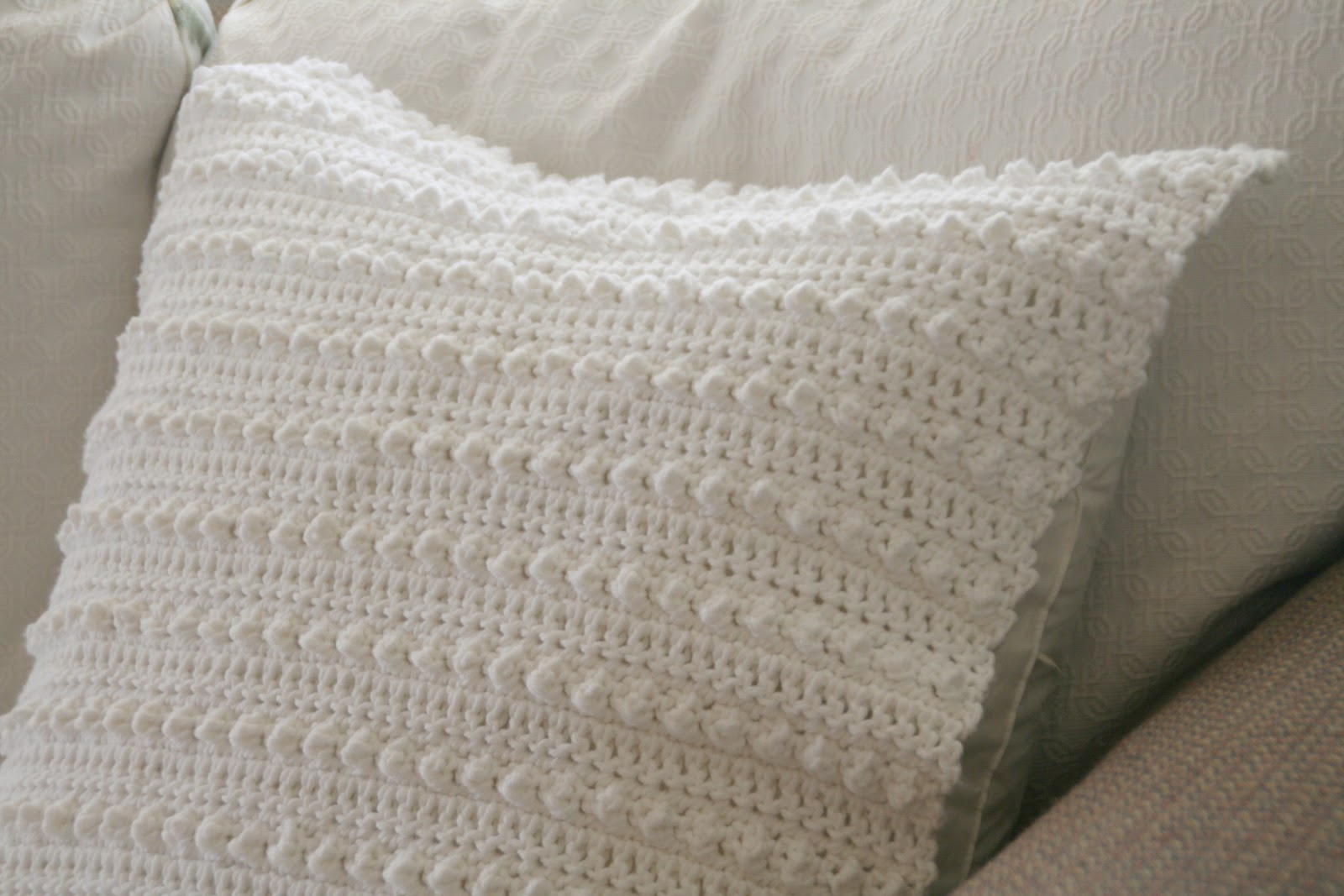 one-little-rayndrop-crochet-cushion-cover