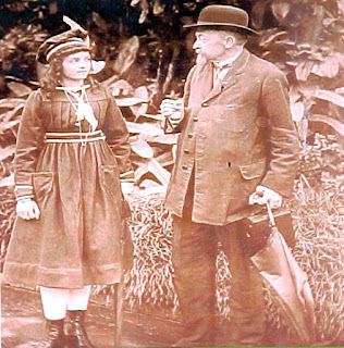 Krone, com a filha Ana Maria Krone Krone, com a filha Ana Maria Krone
