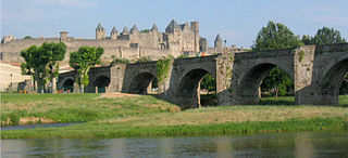 Cité of Carcassona and old bridge per Pau Canal i Oliver a Wikimedia Commons