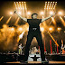 Brian Johnson interpreta "Back in Black" de AC/DC junto a Muse en el Festival Reading 