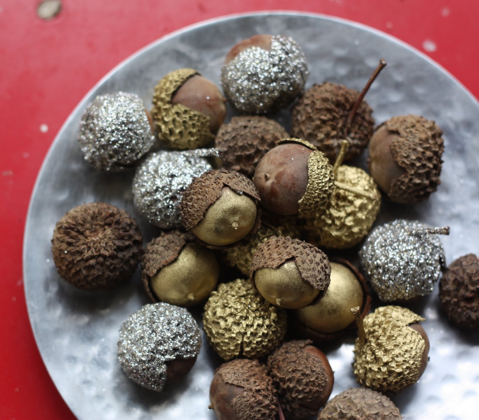 DIY Holiday Decorations Metallic & Glitter Acorns 17 Apart