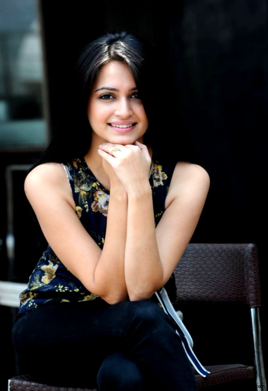 Kriti Kharbanda Latest Photo Gallery  Wallpapers Collection