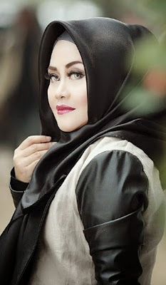 Fashion Busana Hijab Hitam dan Putih