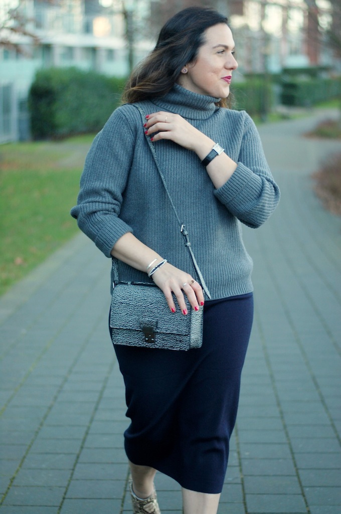 Wilfred Turtleneck sweater and Joe Fresh midi pencil skirt outfit idea