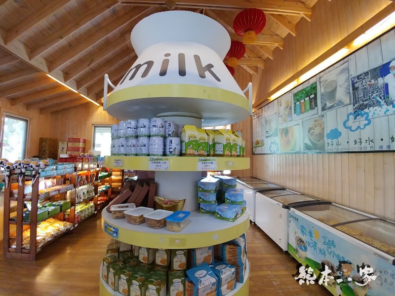 苗栗飛牛牧場必吃乳製品美食|牛奶屋|飛牛速食餐廳~鮮乳優格白布丁巨蛋麵包好吃