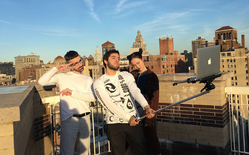 手機自拍不夠看！最新潮流：Macbook自拍棒