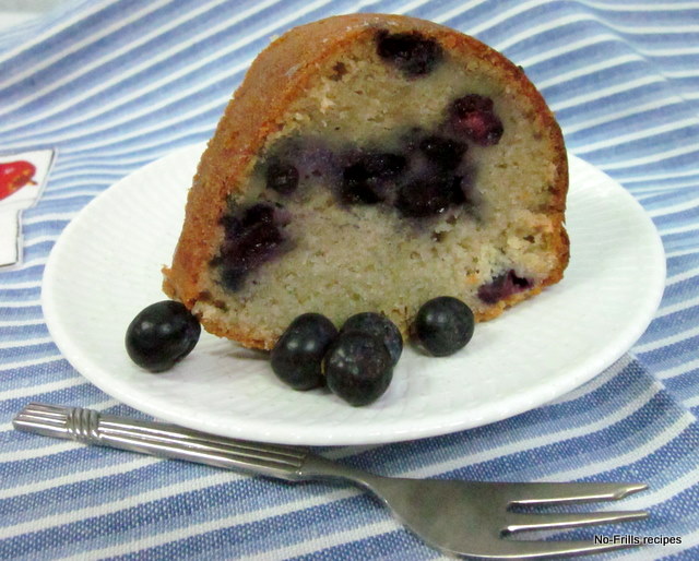 Blueberry yoghurt coffee cake