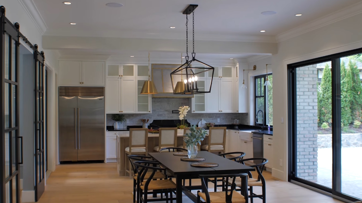 9 Photos vs. 2450 Lansdowne Road | Victoria - Luxury Home & Interior Design Video Tour 9 Photos vs. 2450 Lansdowne Road | Victoria - Luxury Home & Interior Design Video Tour