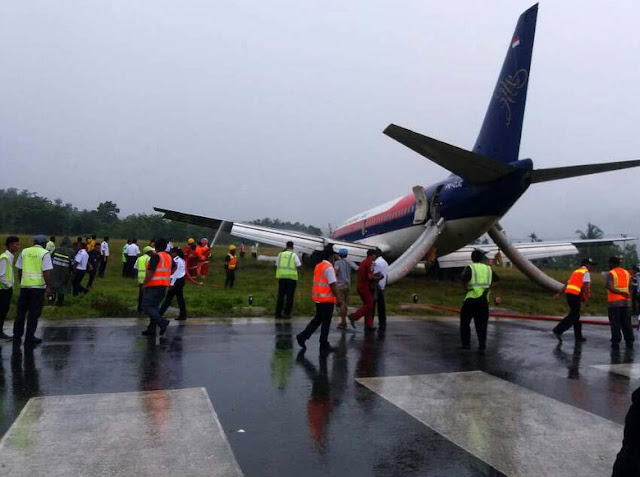 Pesawat Sriwijaya Air yang Tergelincir di Manokwari Ditarik ke Apron