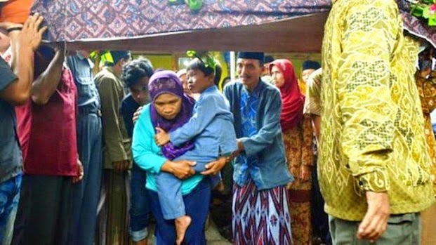 Jawa Timur, Ritual Brobosan