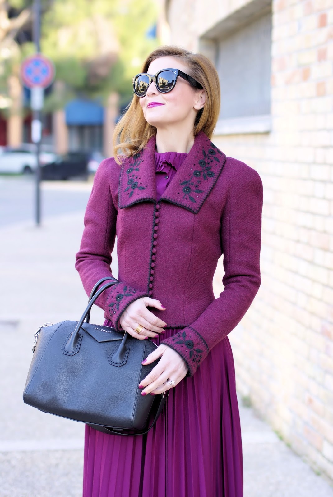 Victorian style jacket: vintage inspired outfit on Fashion and Cookies fashion blog, fashion blogger style