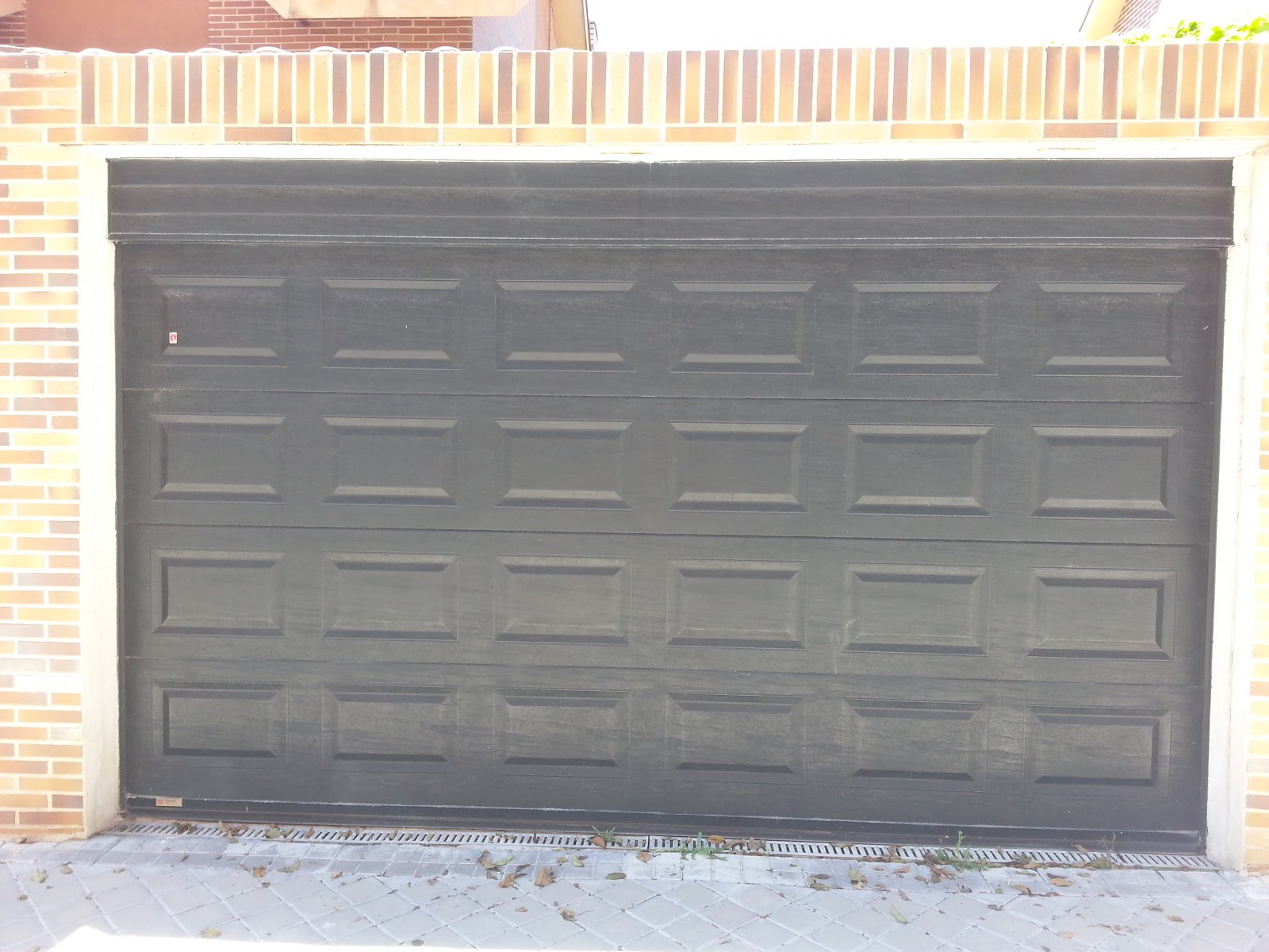 MANFERRUM CARPINTERIA METALICA: PUERTAS SECCIONALES DE GARAJE