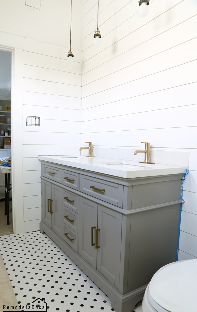 Bathroom Renovation: How to Install Real Shiplap - Remodelando la Casa
