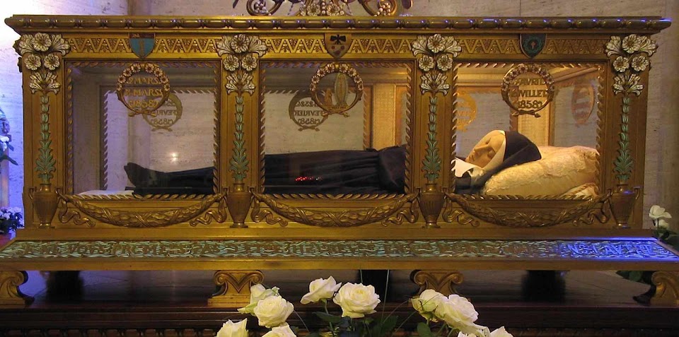 Urna com o corpo de Santa Bernadette em Nevers