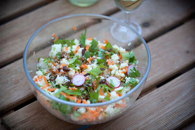 Cous-Cous-Salat mit Stielmus und Dattel-Senf-Dressing