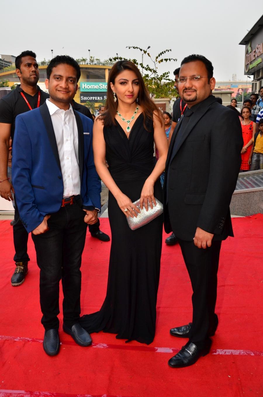 Hindi Actress Soha Ali Khan Photos In Black Dress Mumbai