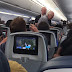 Jimmy Carter estrecha las manos de todos los pasajeros de un vuelo comercial
