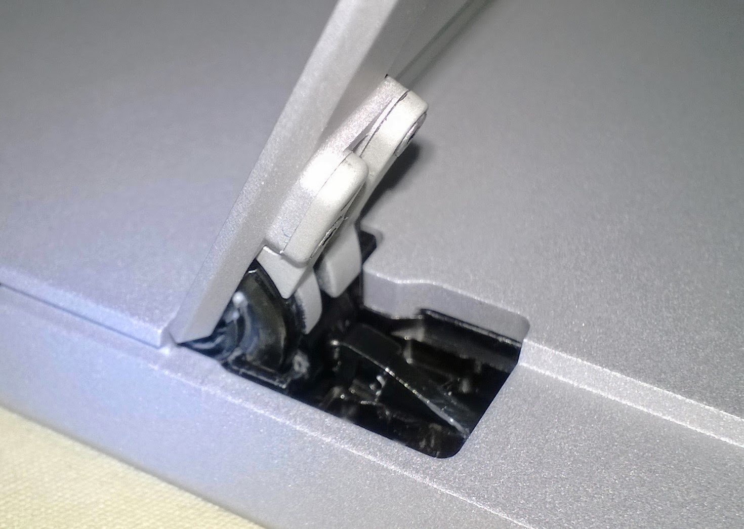 ULTRA MOBILE PC TIPS Surface Pro 3 The hinge