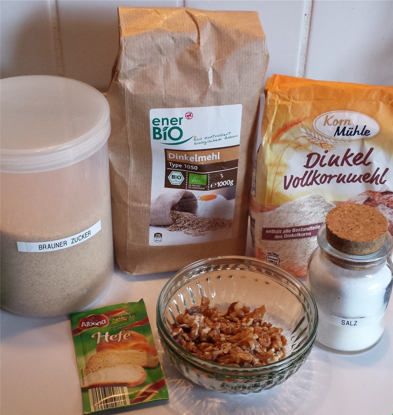 Dinkel-Walnuss-Brot - supereinfach hergestellt Dinkel-Walnuss-Brot - supereinfach hergestellt