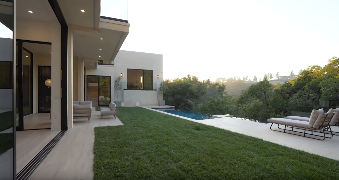 41 Photos vs. Modern Architectural Marvel in Beverly Hills, California | Sotheby's International Realty - Luxury Home & Interior Design Tour 41 Photos vs. Modern Architectural Marvel in Beverly Hills, California | Sotheby's International Realty - Luxury Home & Interior Design Tour