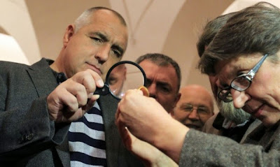 Само четири дни преди новоизбраните конституционни съдии да положат клетва премиерът Бойко Борисов помоли Венета Марковска да се оттегли.