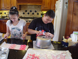 kids-baking-cake-classes-marshmallow-cutting-deborah-stauch
