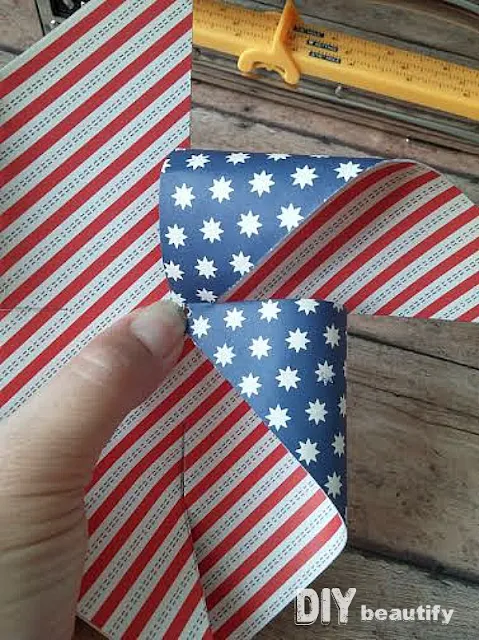 Learn how to make these awesome Patriotic Pinwheels in just a few simple steps! Find the tutorial at DIY beautify!
