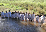 No dia 08/05/2011 foi batizado 10 novos membros para gloria de Deus