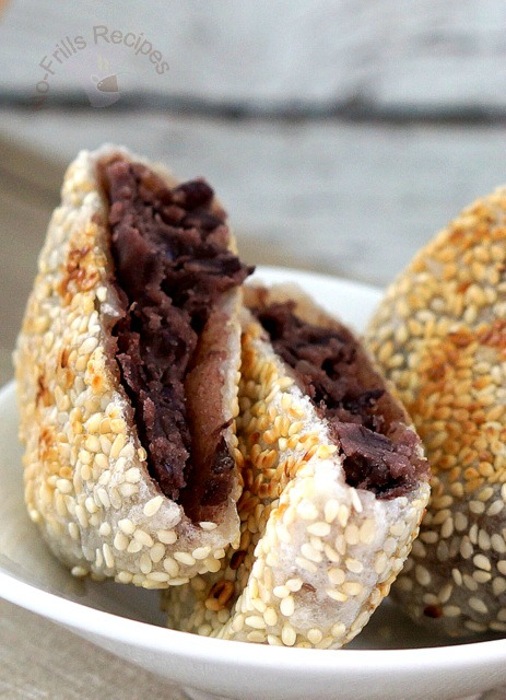 Sticky rice cake with red bean paste ~ 芝麻豆沙饼