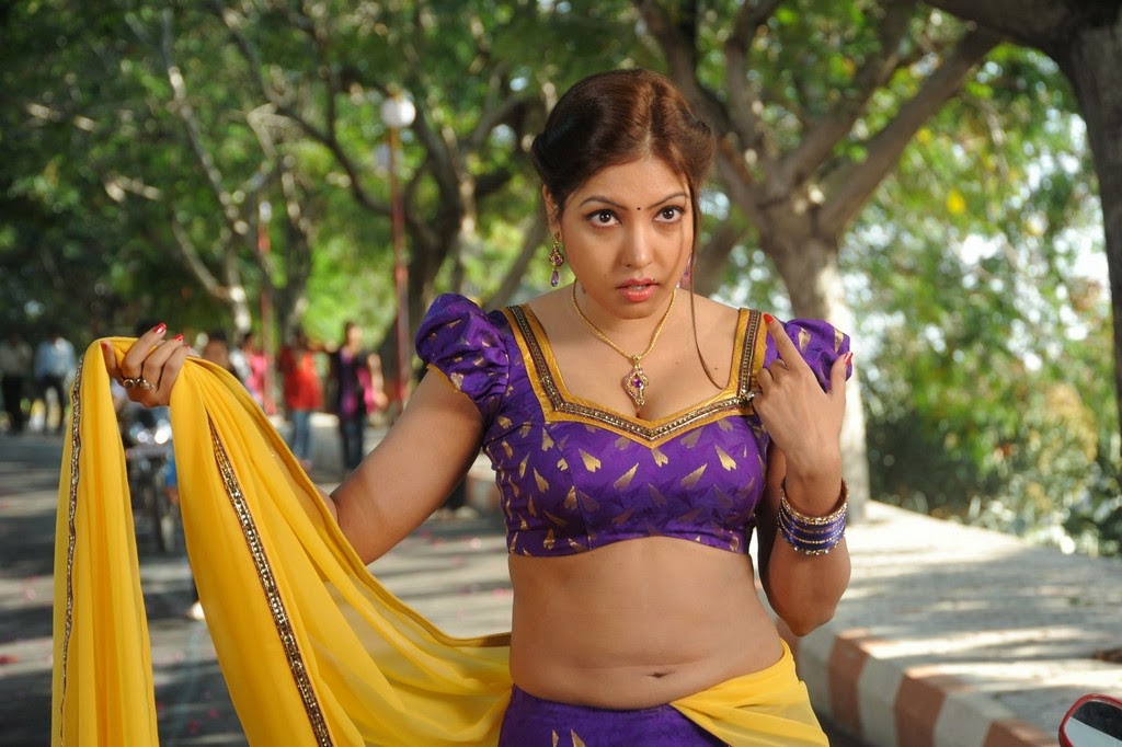 Actress KomalJha hot saree removing hot navel show sexy ...