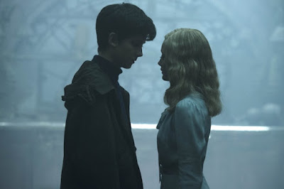 Asa Butterfield and Ella Purnell in Miss Peregrine's Home for Peculiar Children