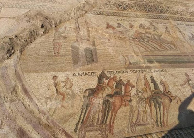 Εντυπωσιακές εικόνες: Ψηφιδωτό του 4ου αιώνα μ.Χ. ανακαλύφθηκε στη ‘νεκρή ζώνη’ Ακακίου  