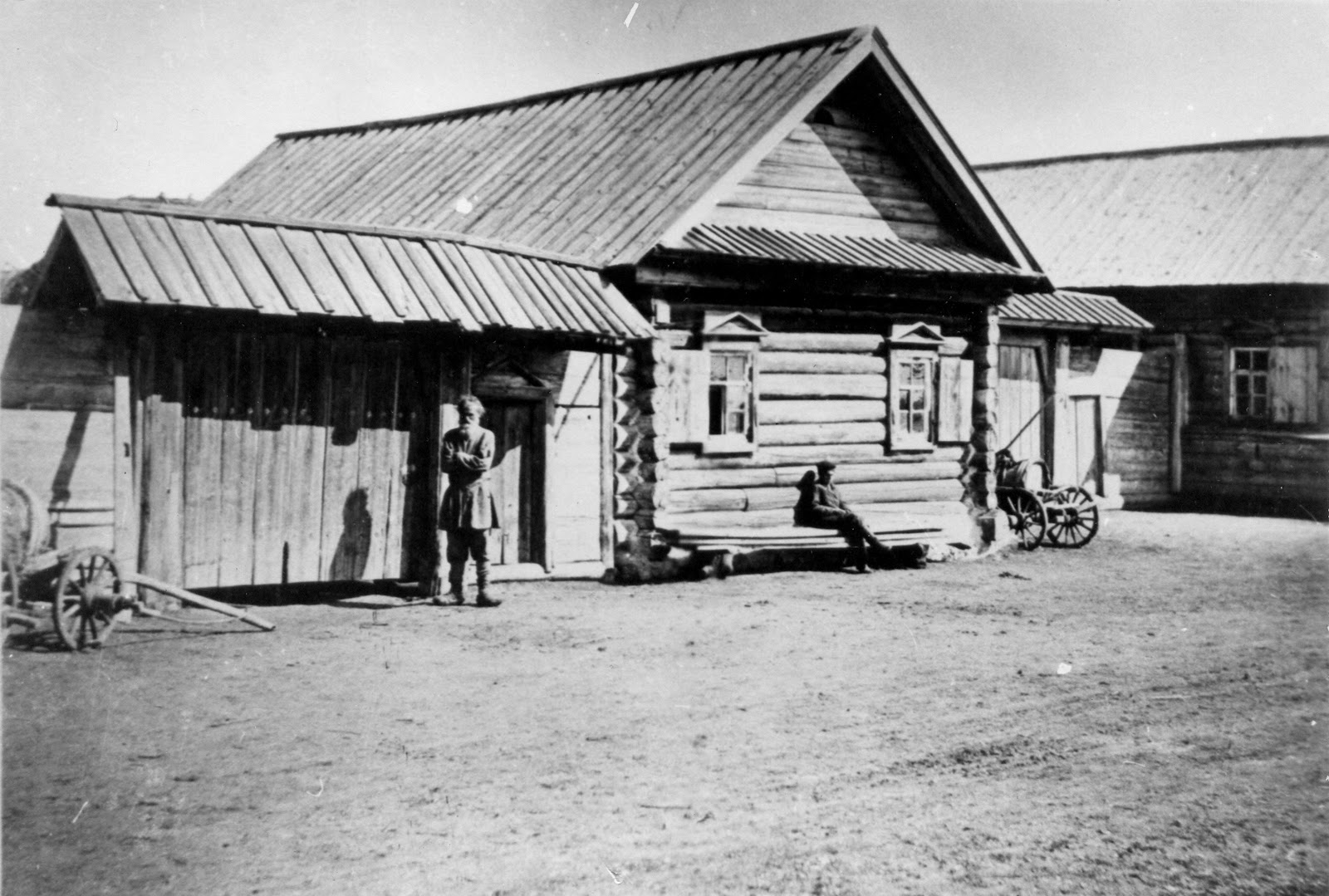 "аукцион за недоимки". крепостные крестьяне. фотограф вильям каррик (1827—1878). крестьянская изба 19 века в россии. картина сбор недоимок пукирев.