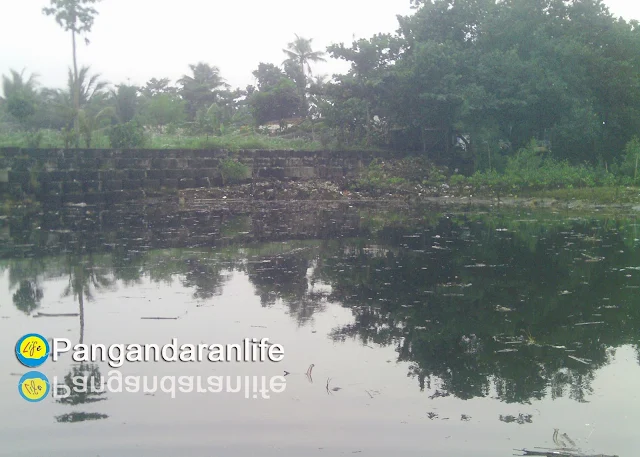 Danau Kecil di Pantai Bojongsalawe Jadi Tempat Pembuangan Sampah