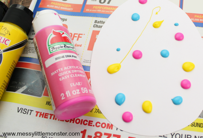 Easter egg scrape painting craft - Kids will enjoy using this easy painting idea to make Easter art! Create Easter cards or Easter garlands from the artwork. Fun for toddlers, preschoolers and older kids.