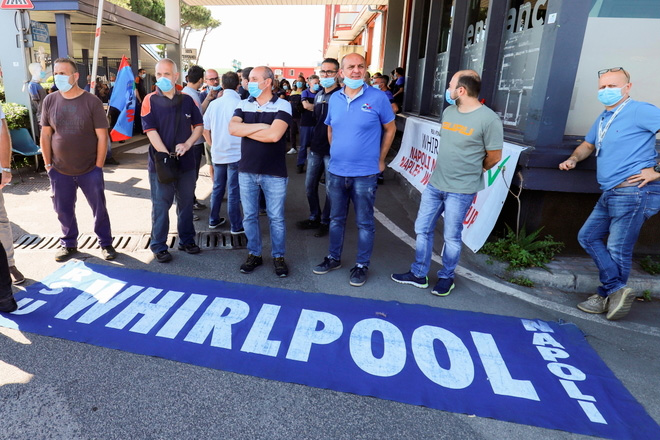 La protesta dei lavoratori Whirpool Napoli