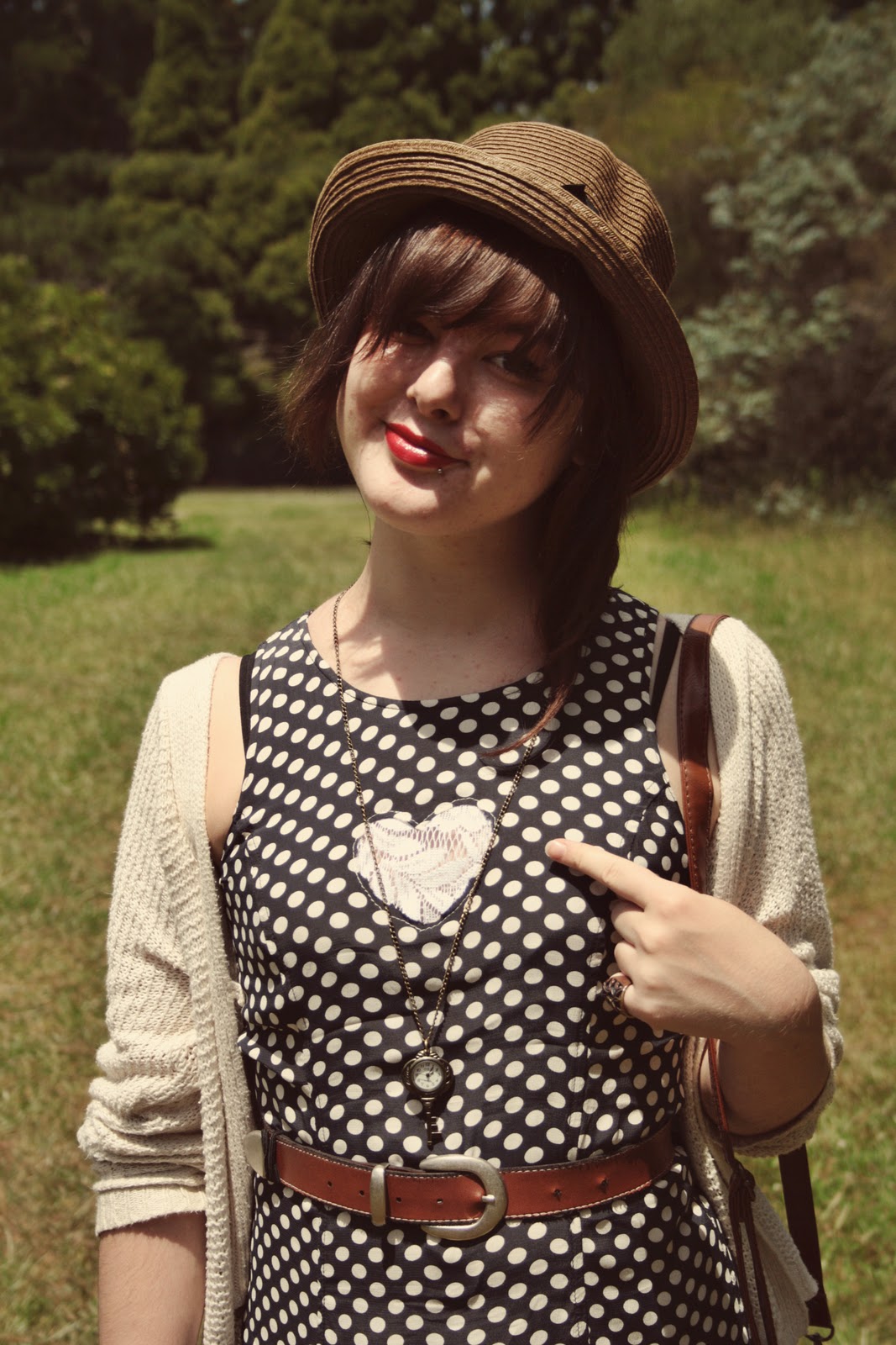 The Pineneedle Collective: I ♥ Polkadots - DIY heart cutout shift dress