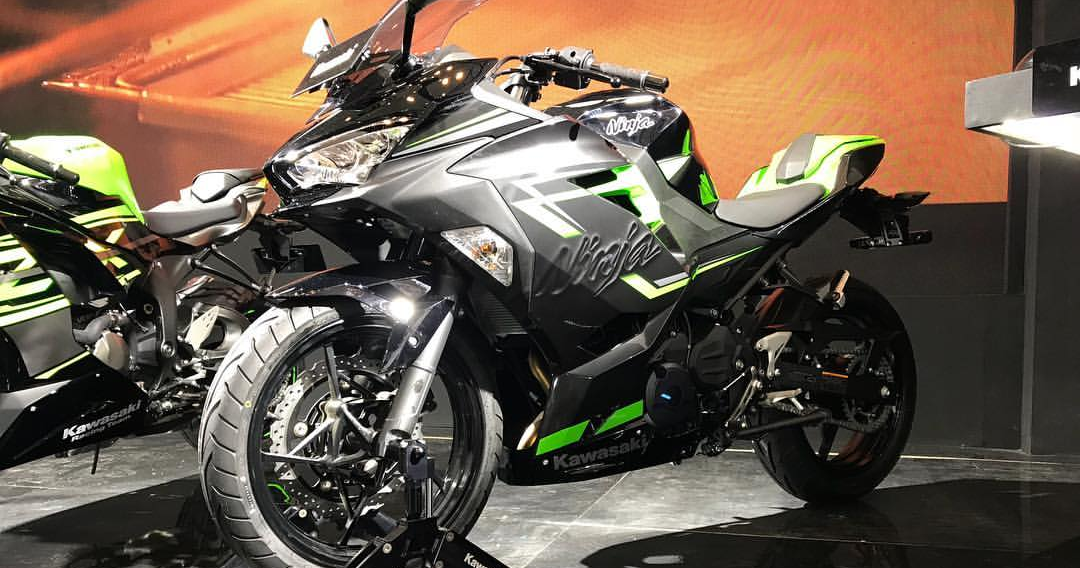 ниндзя 2019. Kawasaki ninja zx-6r. Kawasaki zx10r 2021. Kawasaki ninja zx-10r 2021. Kawasaki ninja zx6r 2019.