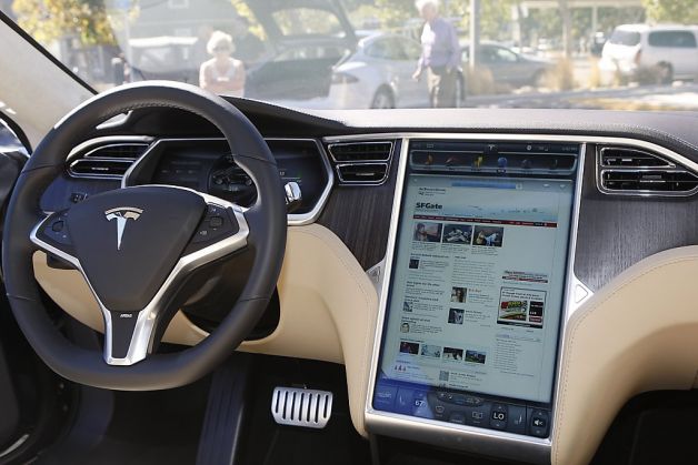 Компания Tesla обещает супер микропроцессор для искусственного интеллекта в авто