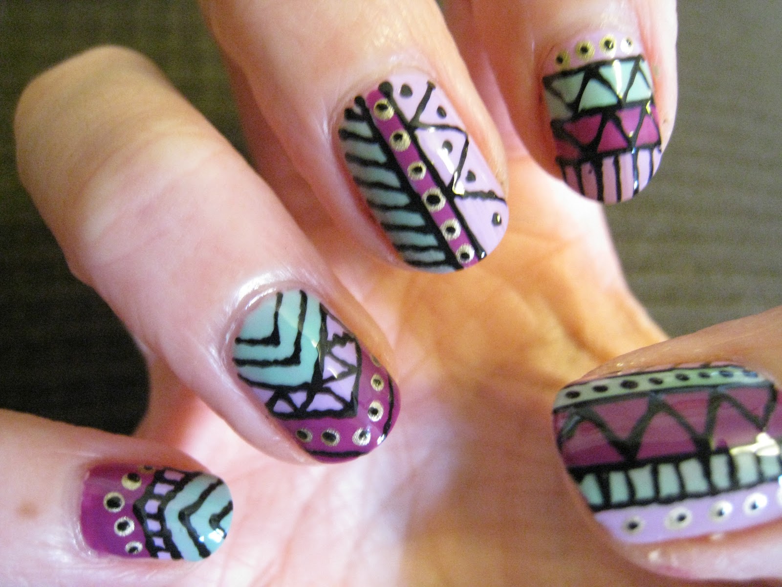 Naily perfect: Tribal nails (pastels)