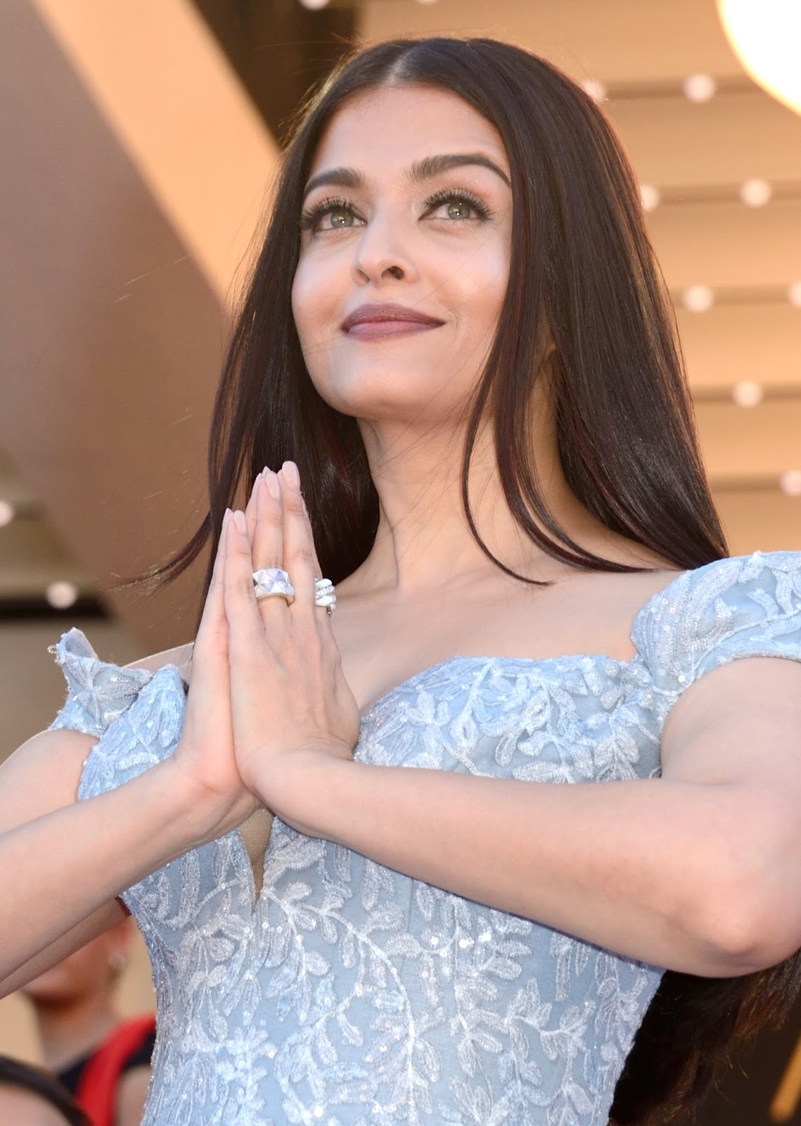 Aishwarya Rai Bachchan Looks Irresistibly Sexy in a Blue Michael Cinco Gown At 'Okja' Premiere During The 70th Cannes Film Festival 2017