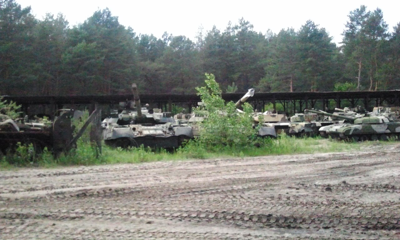 Models and pictures of Soviet MBT designs from 80s. Object 477A, Object ...